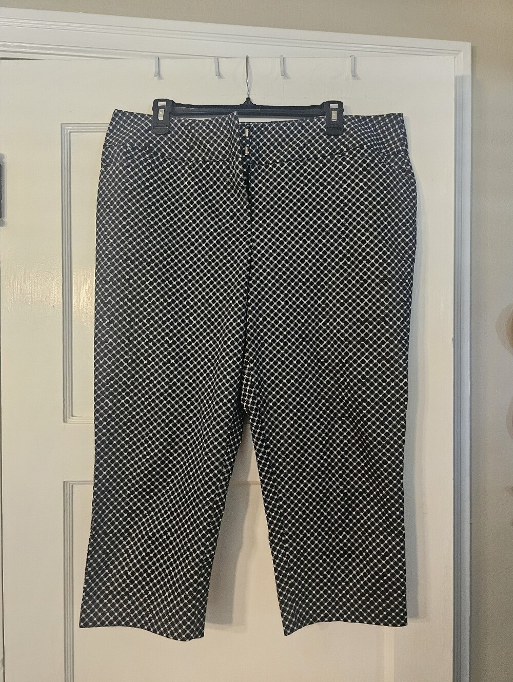 Womens Worthington Black and White Cropped Pants